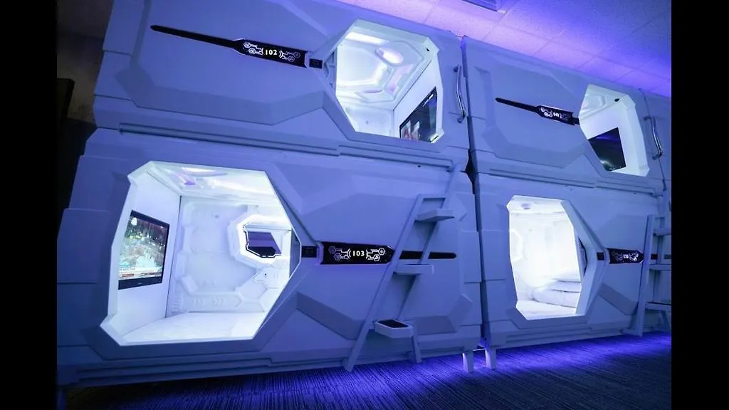Kapselhotell Met A Space Pod @ Little India Singapore