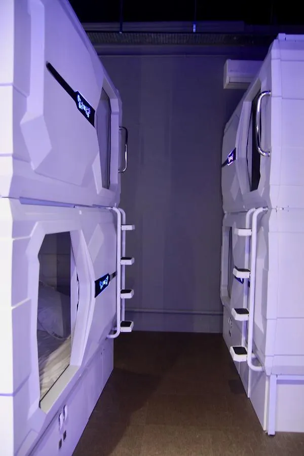 Kapselhotell Met A Space Pod @ Little India Singapore