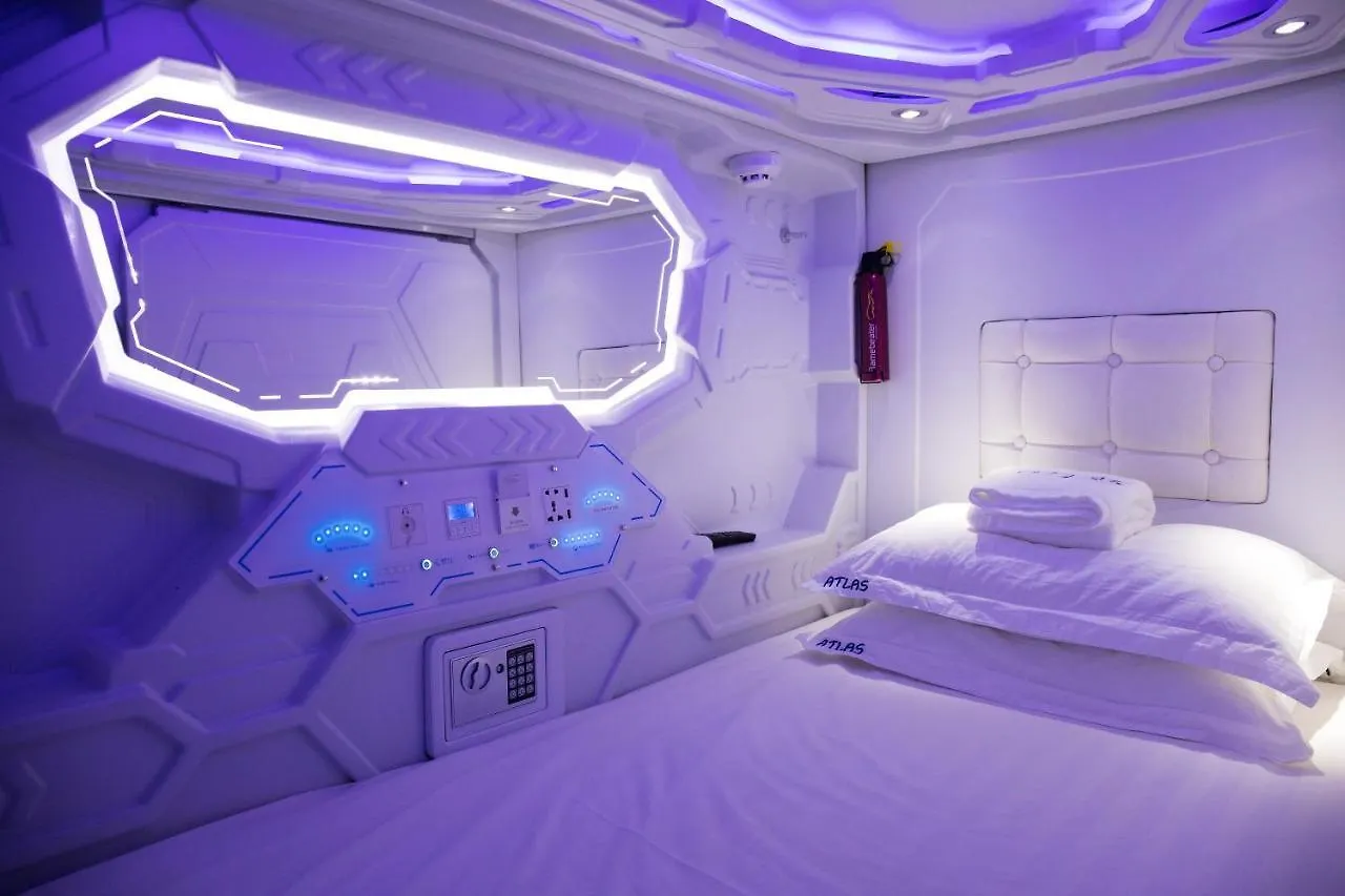 Kapselhotell Met A Space Pod @ Little India Singapore