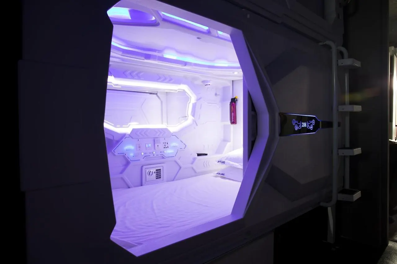 Kapselhotell Met A Space Pod @ Little India Singapore