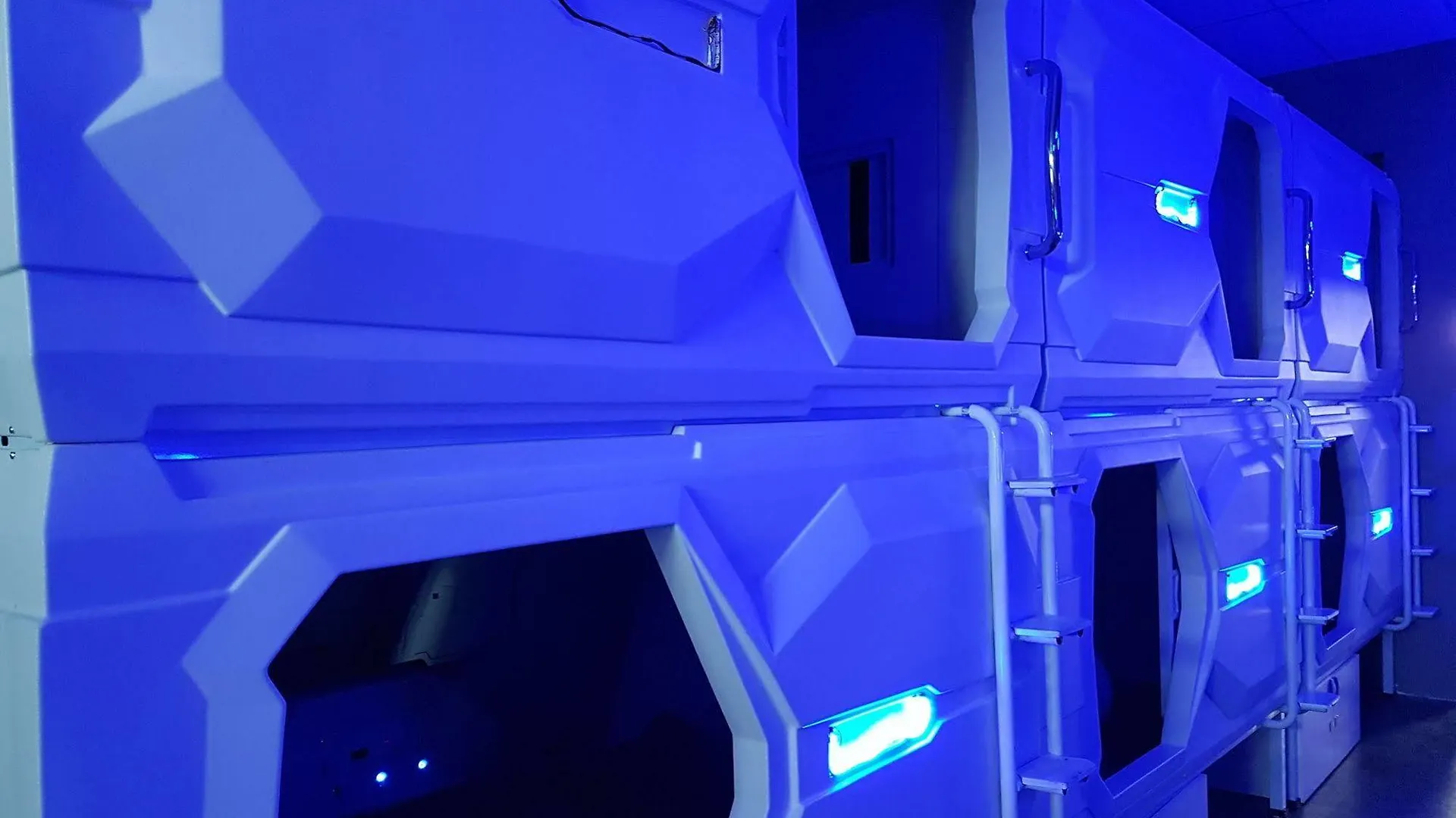 ** Kapselhotell Met A Space Pod @ Little India Singapore Singapore