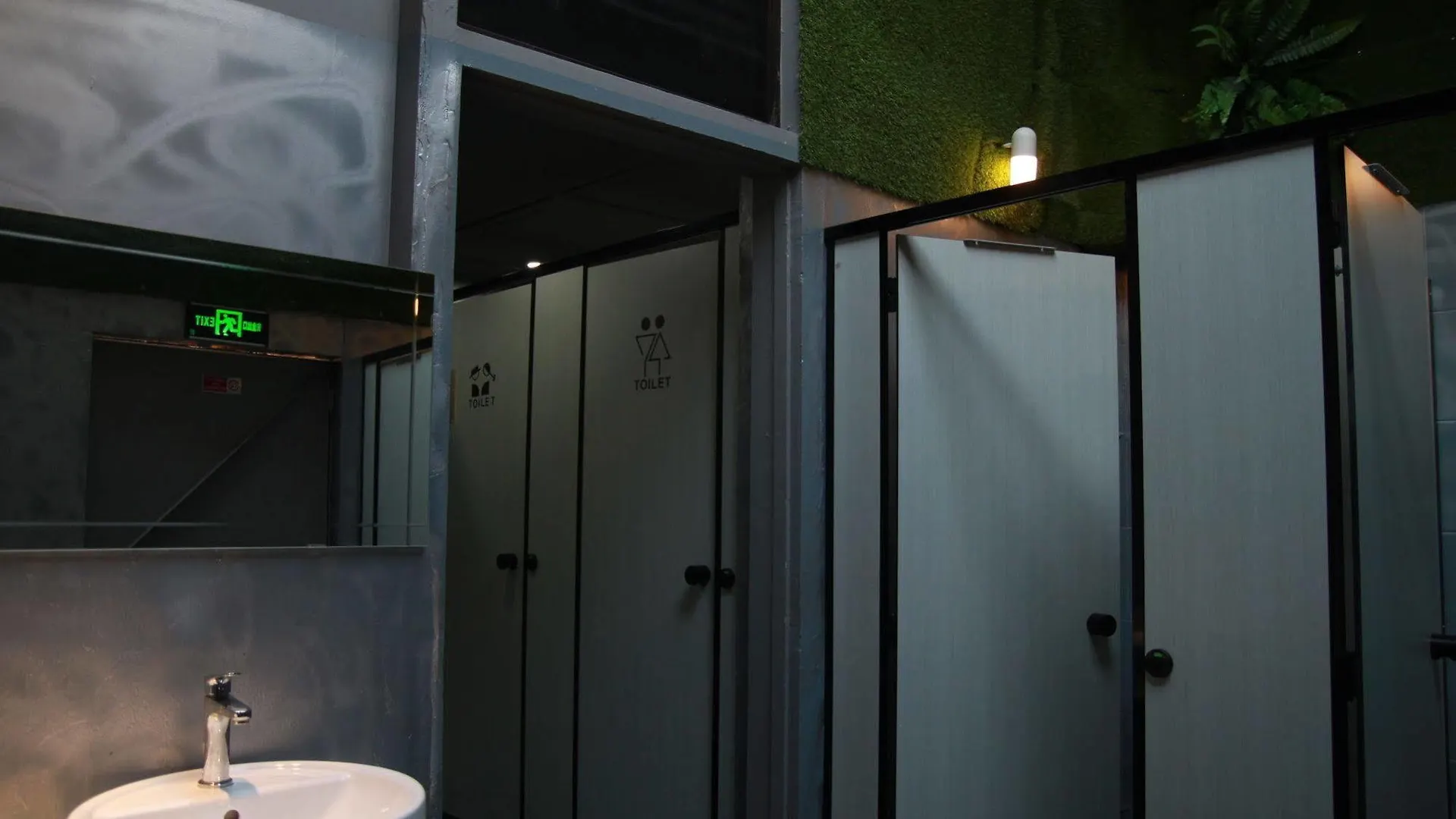 Kapselhotell Met A Space Pod @ Little India Singapore
