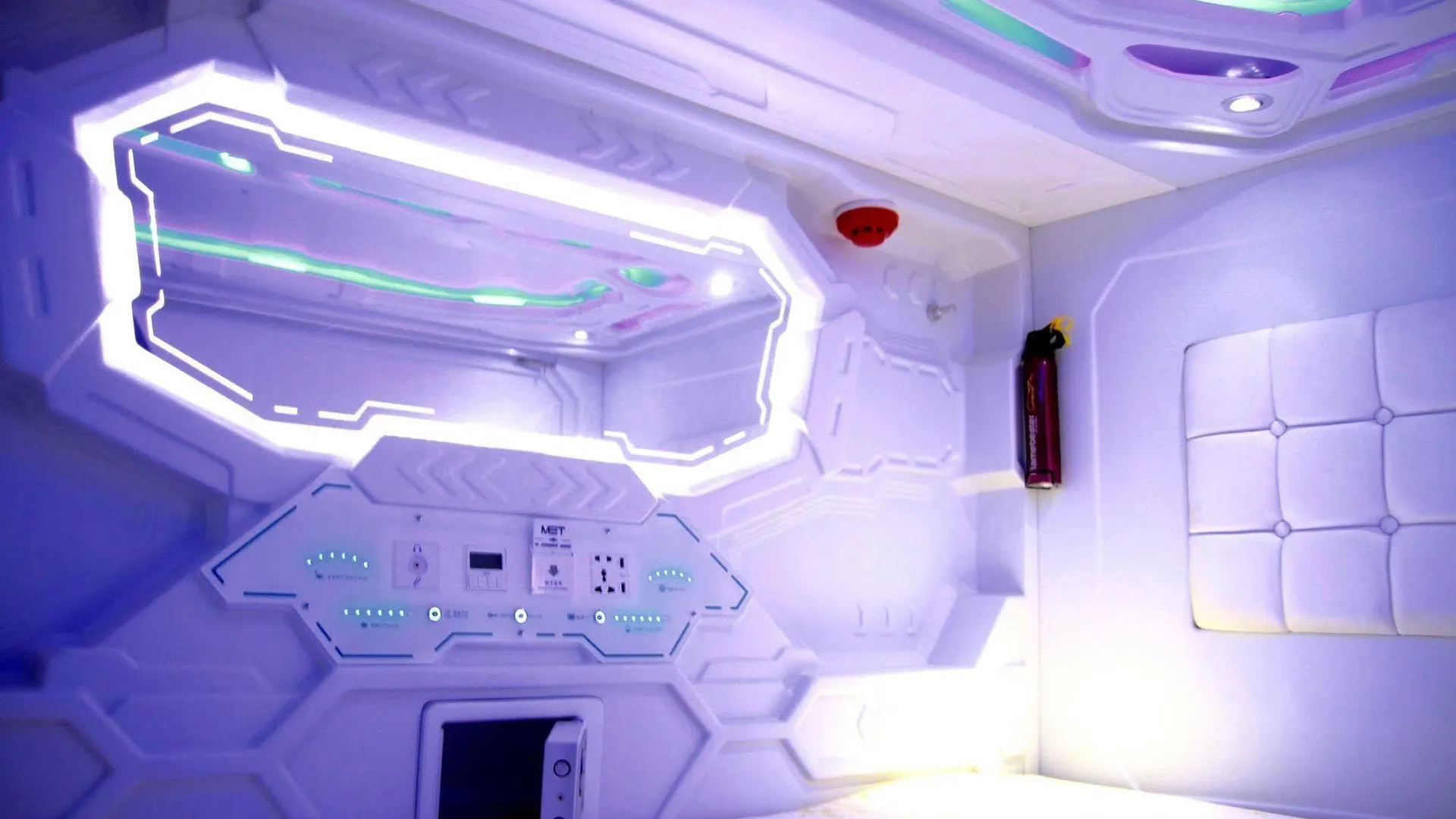 סינגפור Met A Space Pod @ Little India מלון קפסולה